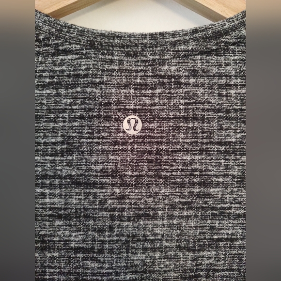Lululemon Extra Mile Long Sleeve Pullover- Size 4 - Picture 13 of 15